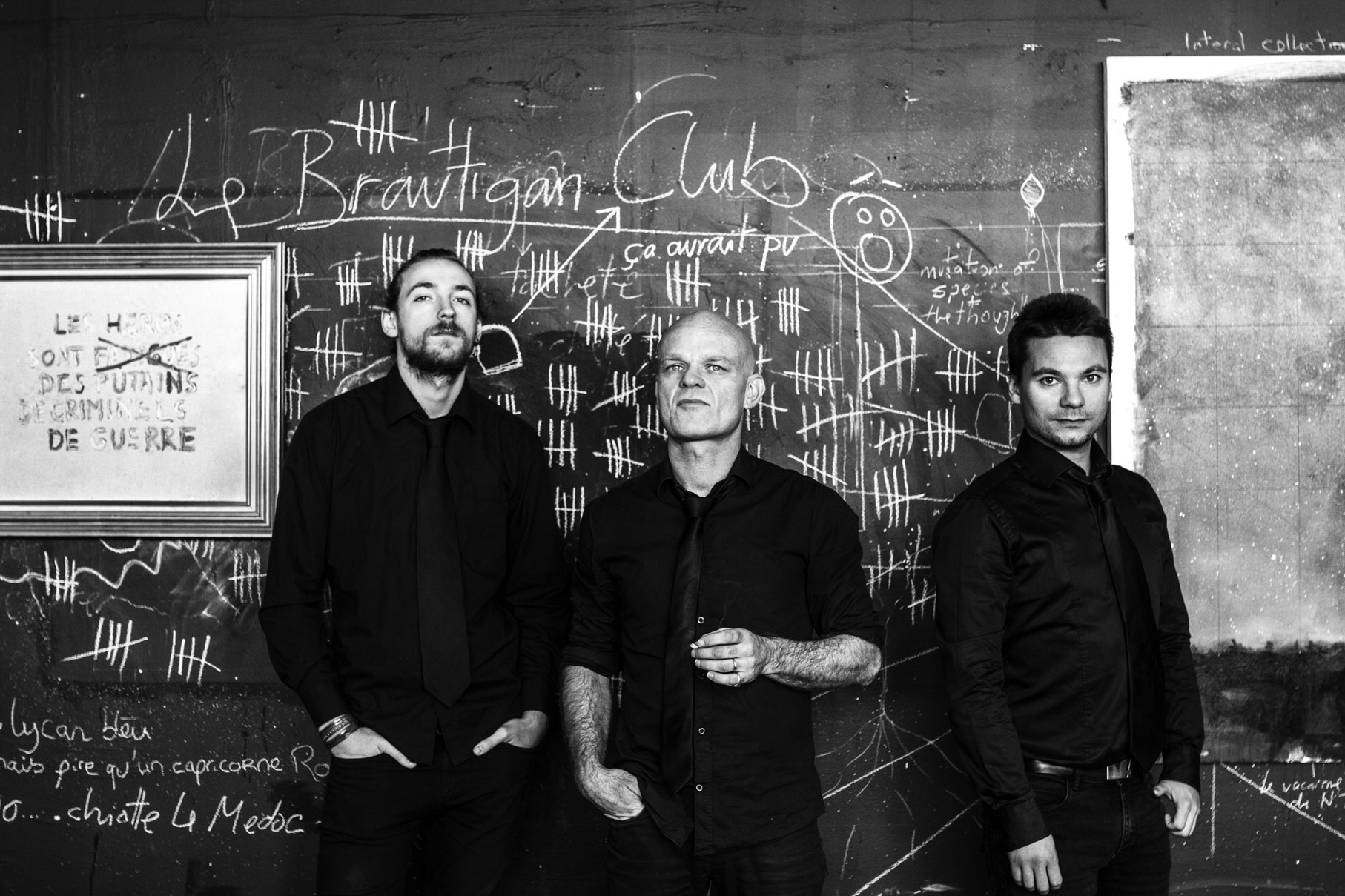 photos promo du groupe de rock français le brautigan club devant un tableau noir