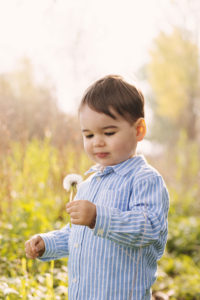 Portrait d'un petit garçon en bord de Loire